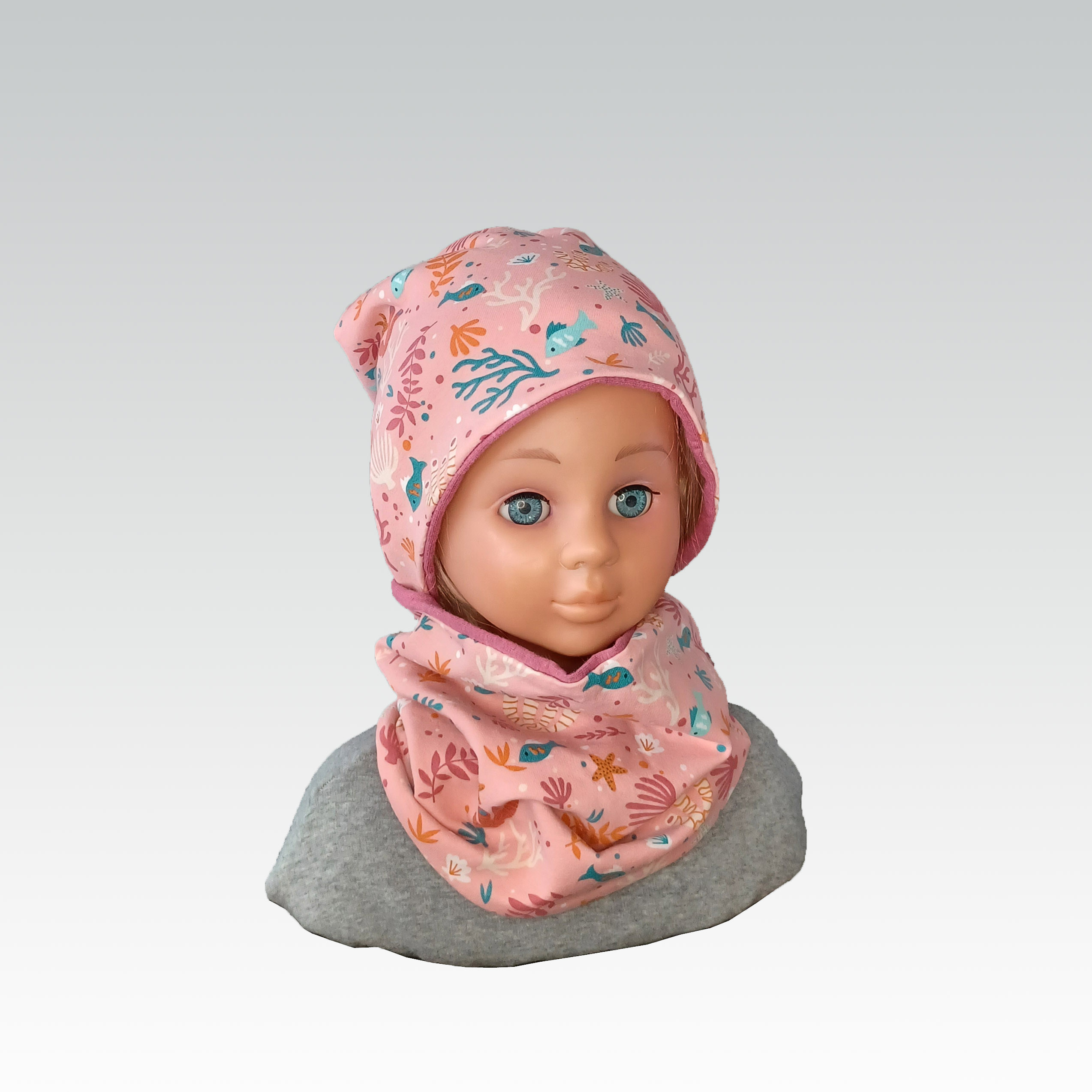 Puppenkopf mit Loop und Beanie