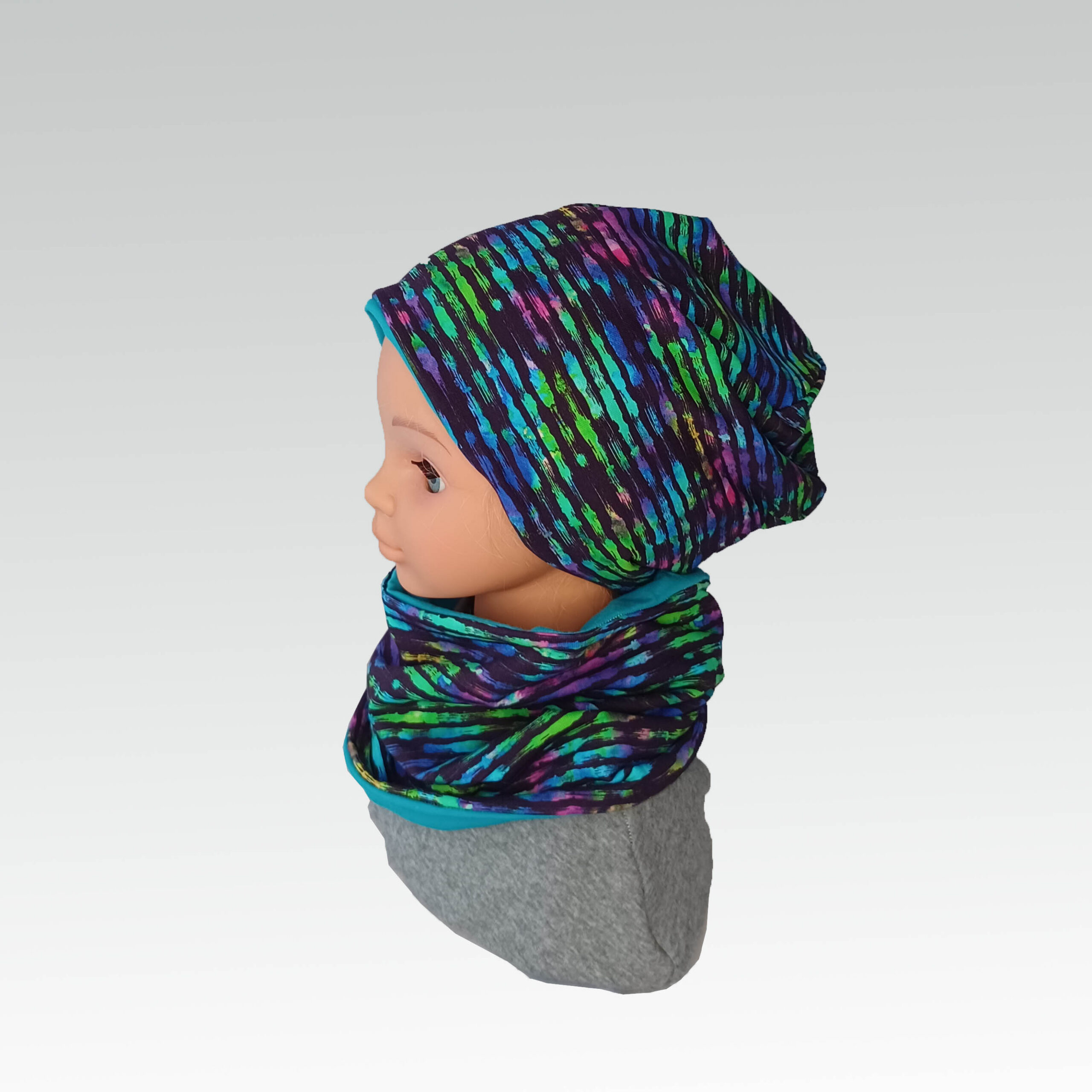 Set Beanie und Loop schwarz mit bunten Strichen – Bild 3